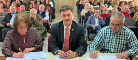 Imagen Alcaldes de la provincia firman diferentes convenios de colaboración con el presidente de la Diputación