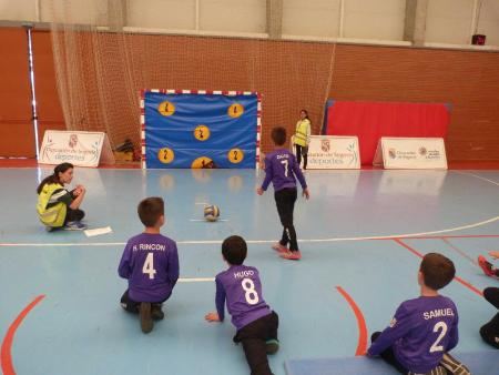 Imagen Los niños de Palazuelos de Eresma y Carbonero el Mayor resultan los más habilidosos en la final de Deporte Divertido