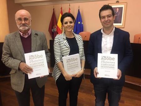 Imagen David Muñoz presenta su libro sobre el uso del adobe en la arquitectura tradicional