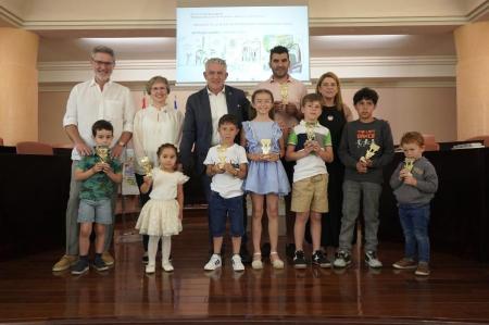 Imagen Atrás  El Servicio de los Bibliobuses de la Diputación premia a los ganadores de los concursos de Marcapáginas y Microrrelatos