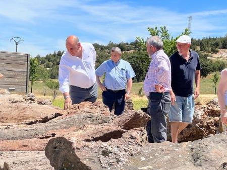 Imagen Miguel Ángel de Vicente recorre los pueblos de la zona norte de la Comunidad de Villa y Tierra de Pedraza en una nueva jornada de visita institucional