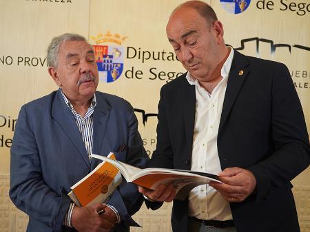 Imagen José Miguel Merino de Cáceres presenta, orgulloso de “haber salvado Sacramenia” el libro publicado por la Diputación ‘Santa María de Sacramenia. Un monasterio en dos continentes’